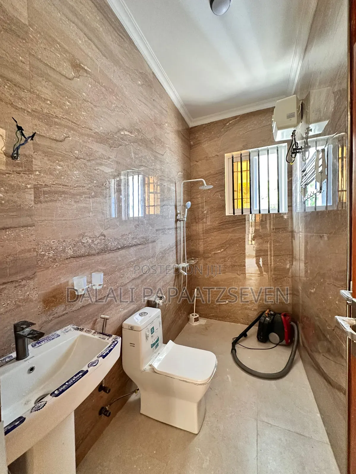 3bdrm Apartment in Dalalipapaatzseven, Mbweni for rent