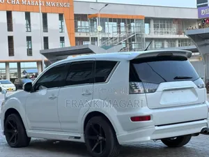 Mitsubishi Outlander 2011 White