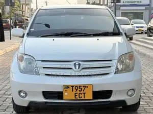 Toyota IST 2009 White