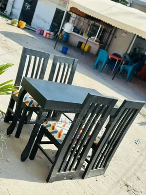Dinning Table Ya Viti Vinne