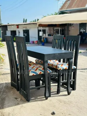 Dinning Table Ya Viti Vinne