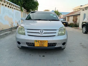 Toyota IST 2005 Silver