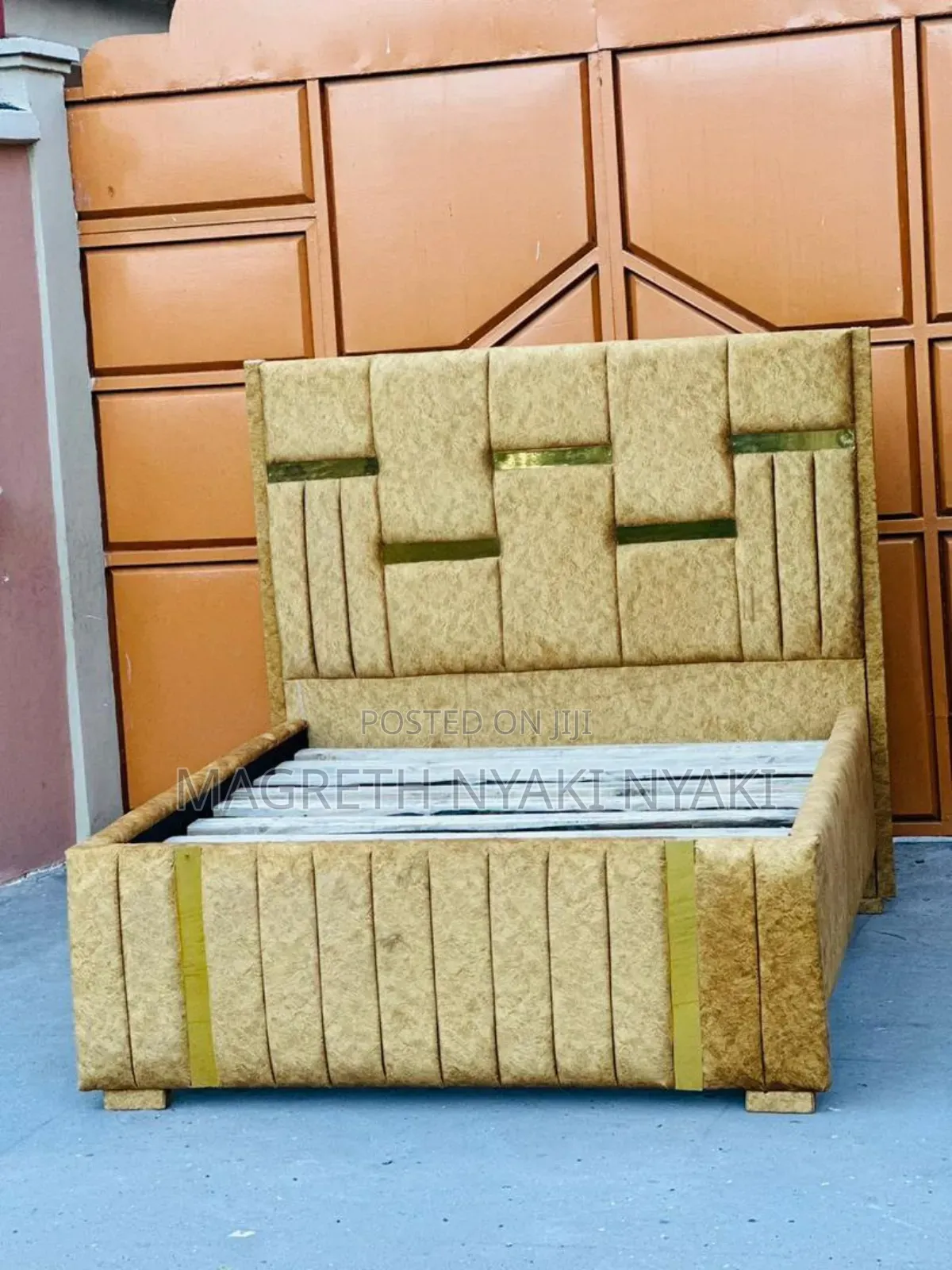 Kitanda Bed Sofa Ina Alcobond 5/6