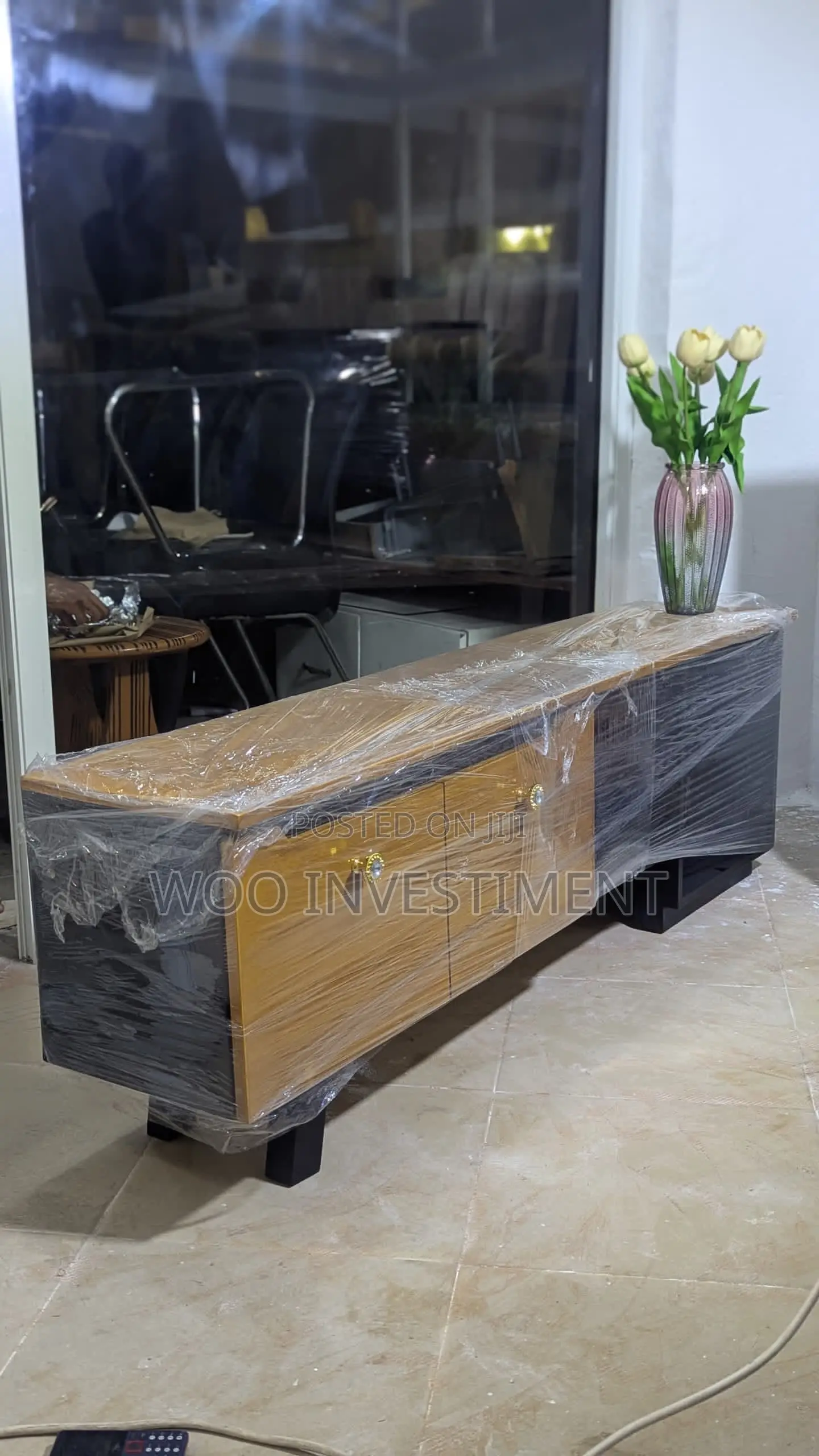Showcase Na Coffee Table Mpya Kali Sana Sana