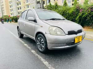 Toyota Vitz 2003 Silver