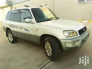 Toyota RAV4 1999 White
