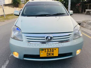 Toyota Raum 2005 Silver