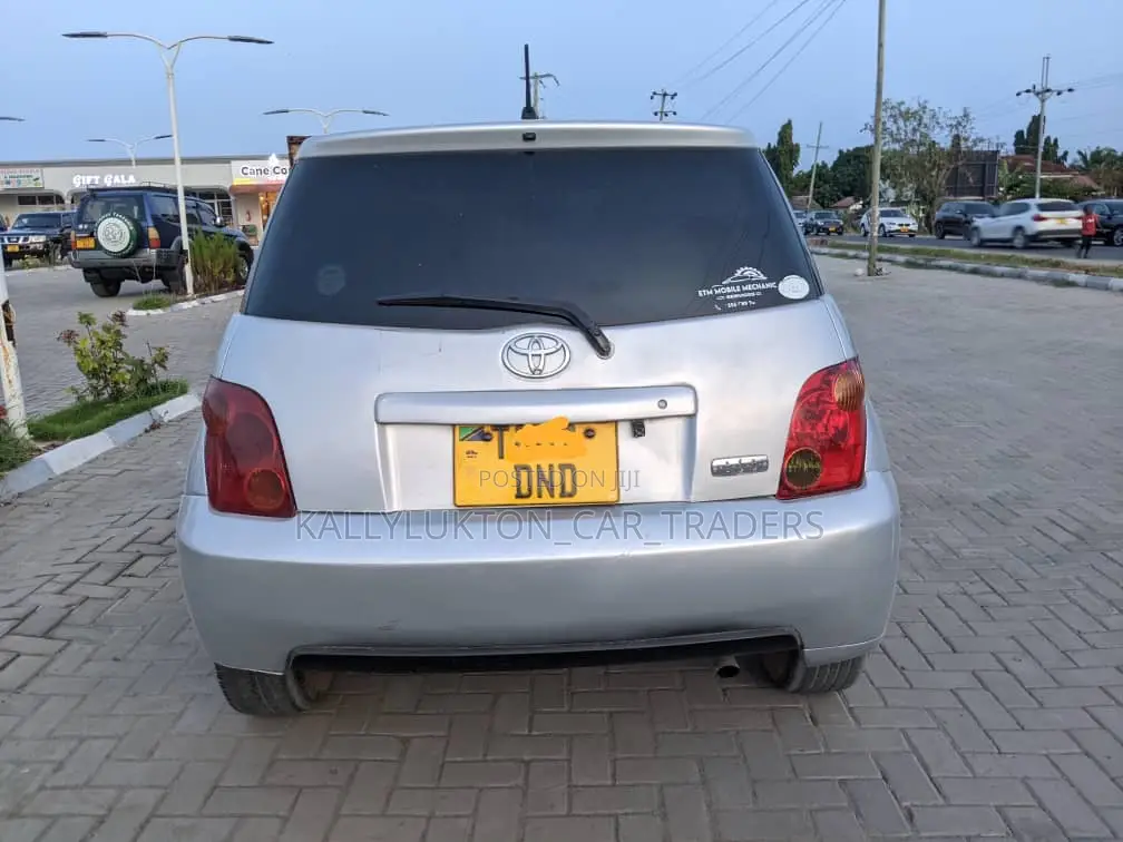 Toyota IST 2005 Silver