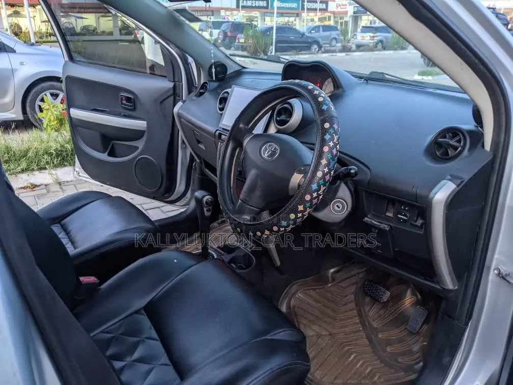 Toyota IST 2005 Silver