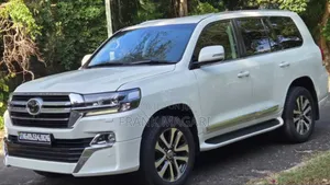 Toyota Land Cruiser 2019 White