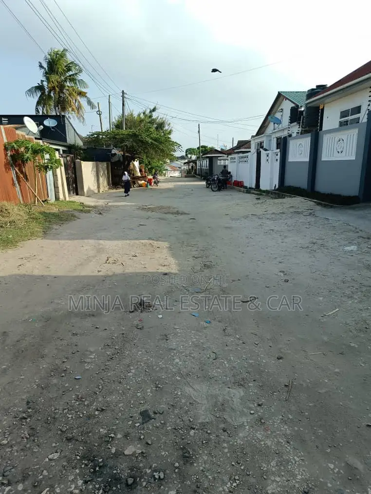 Plot With Demolished House for Sale in Kijitonyama Heko.