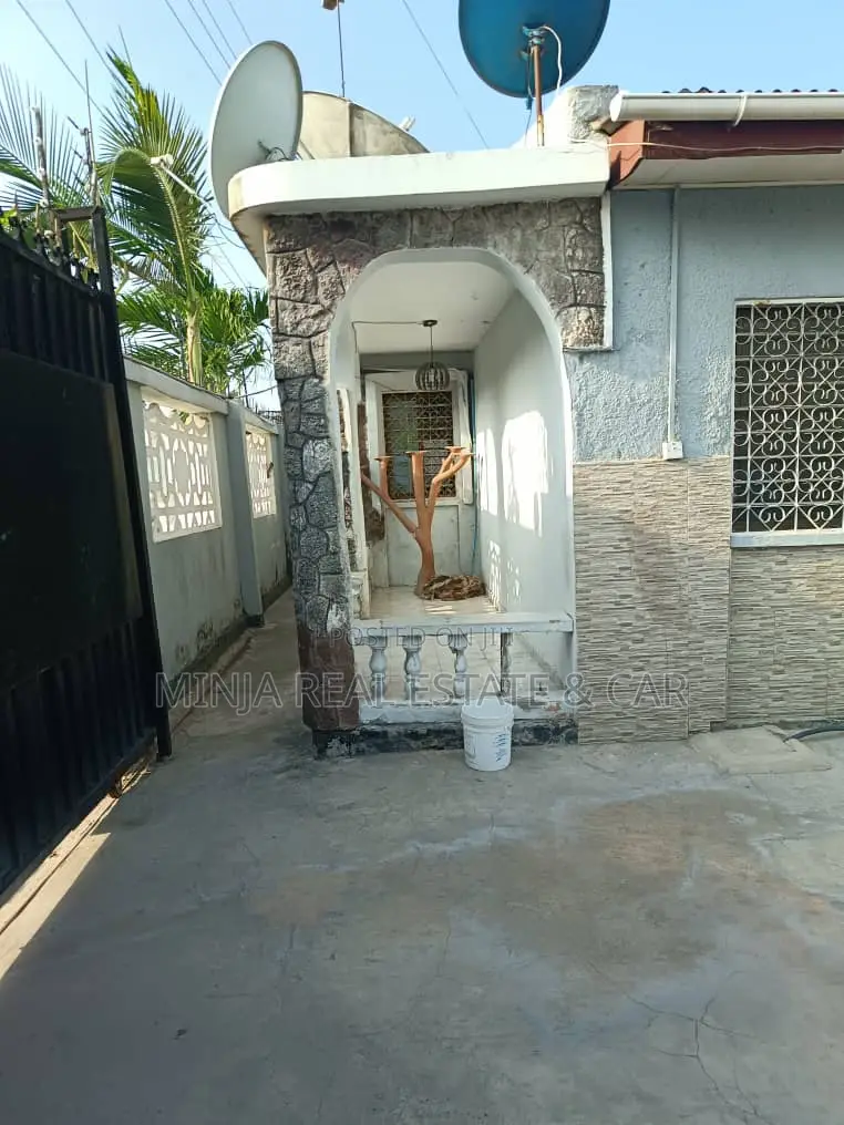 Plot With Demolished House for Sale in Kijitonyama Heko.