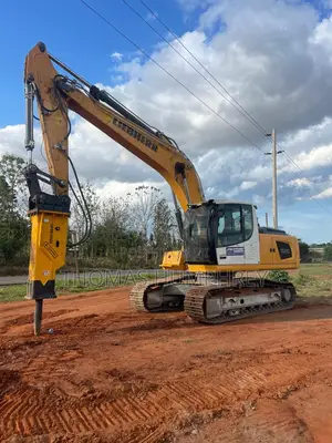 Liebherr Excavator 920