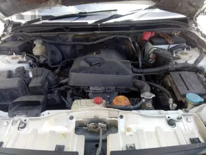 Suzuki Escudo 2006 Gold