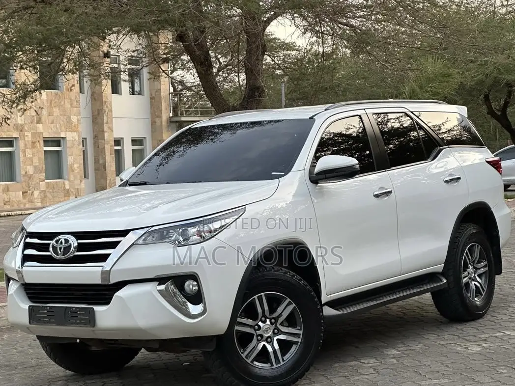 Toyota Fortuner 2.4 D RWD 2018 White