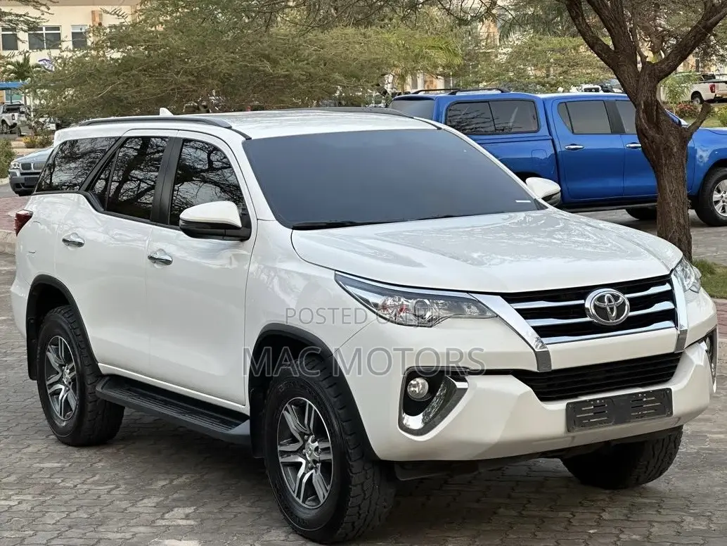 Toyota Fortuner 2.4 D RWD 2018 White