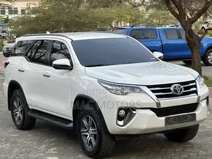 Toyota Fortuner 2.4 D RWD 2018 White