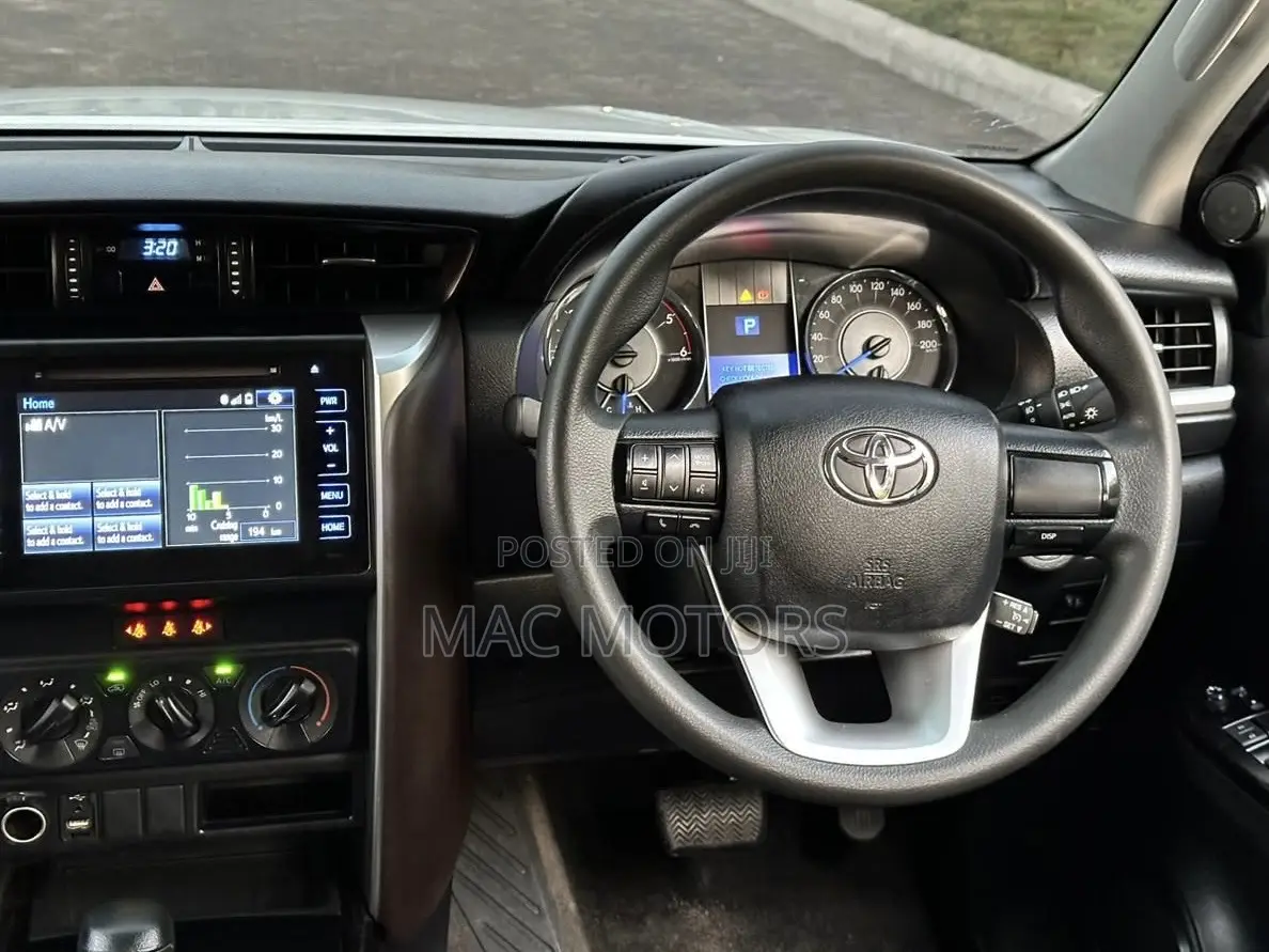 Toyota Fortuner 2.4 D RWD 2018 White