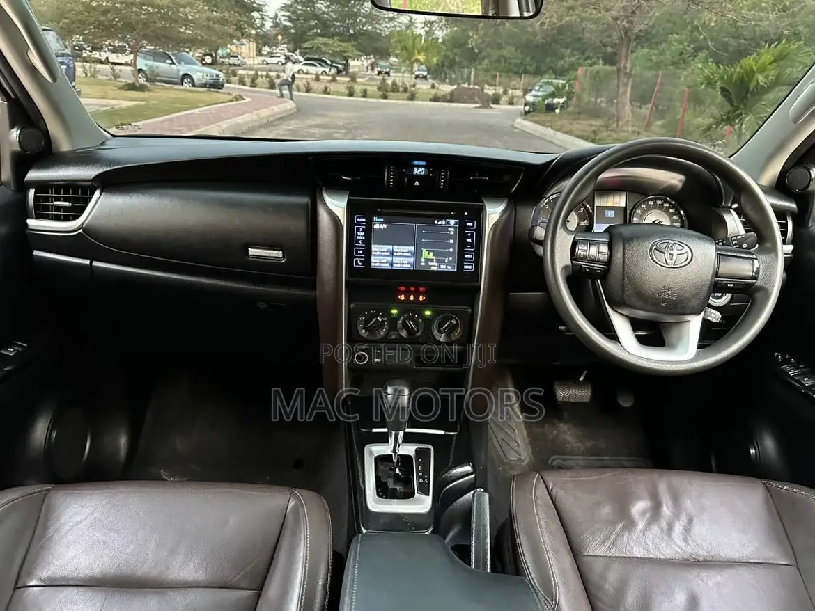 Toyota Fortuner 2.4 D RWD 2018 White