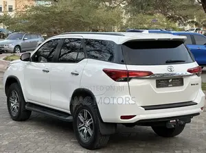 Toyota Fortuner 2.4 D RWD 2018 White