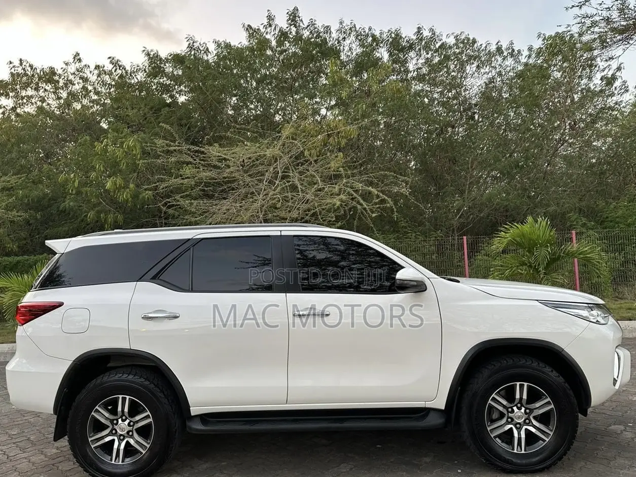 Toyota Fortuner 2.4 D RWD 2018 White