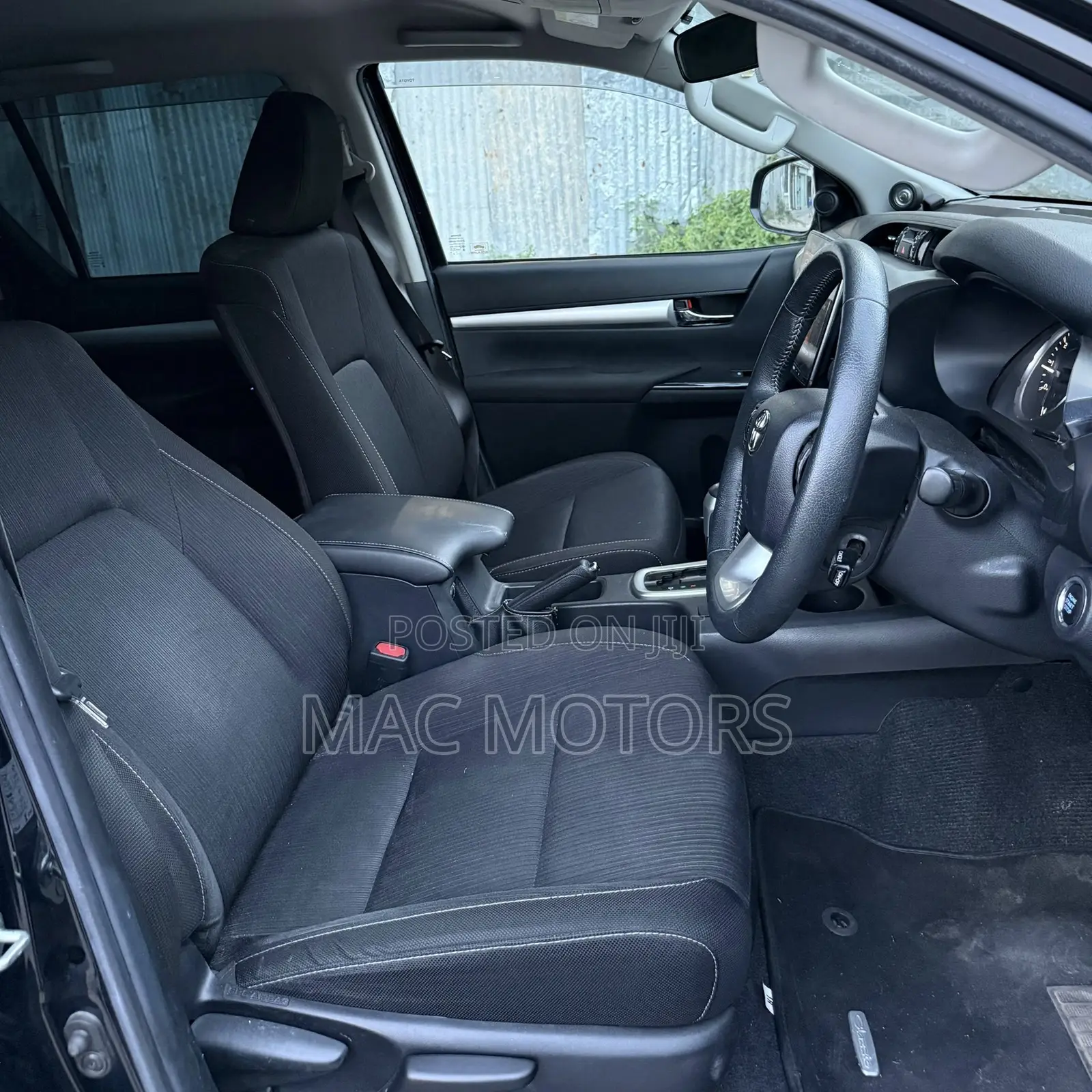 Toyota Hilux 2021 Black