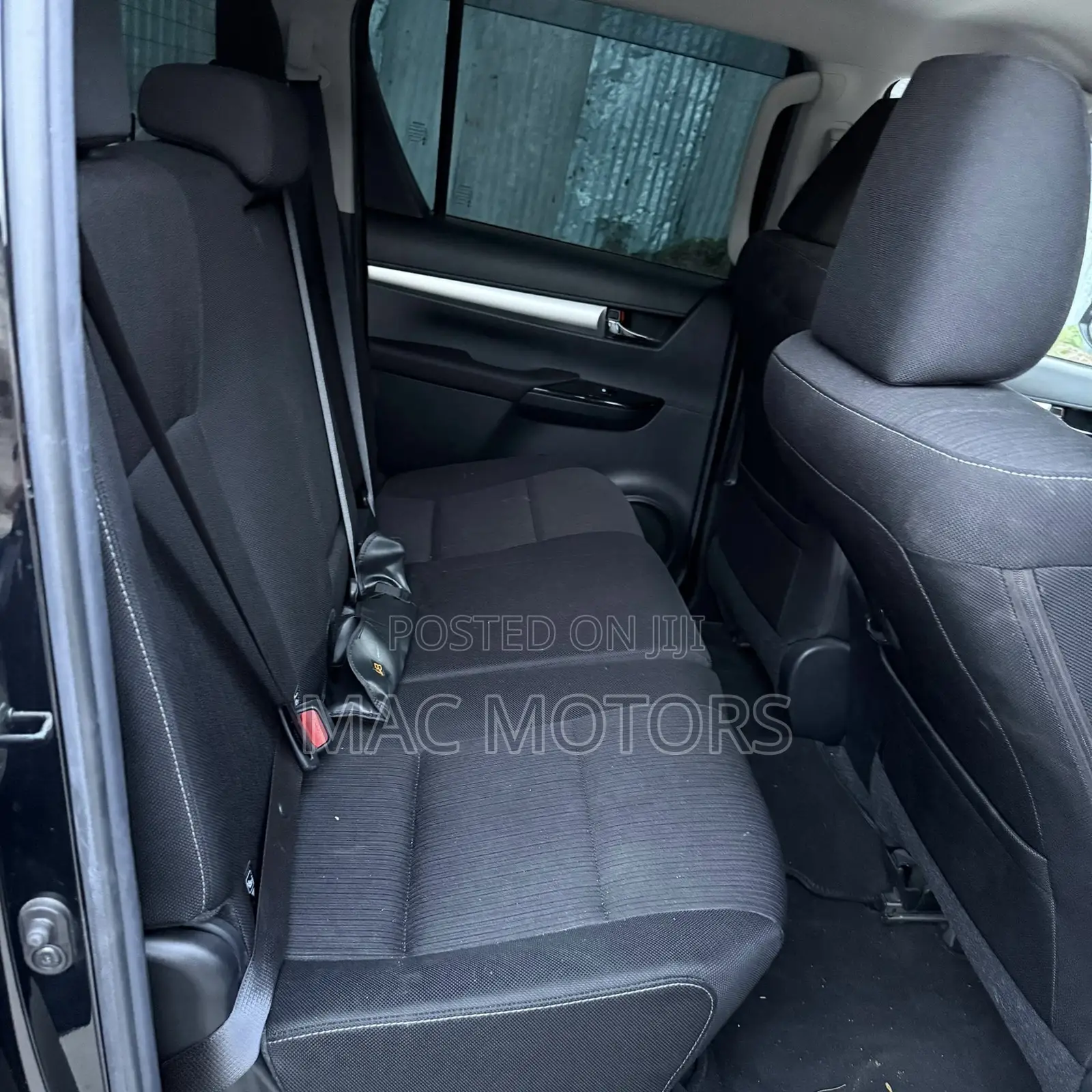 Toyota Hilux 2021 Black
