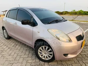 Toyota Vitz 2008 Silver
