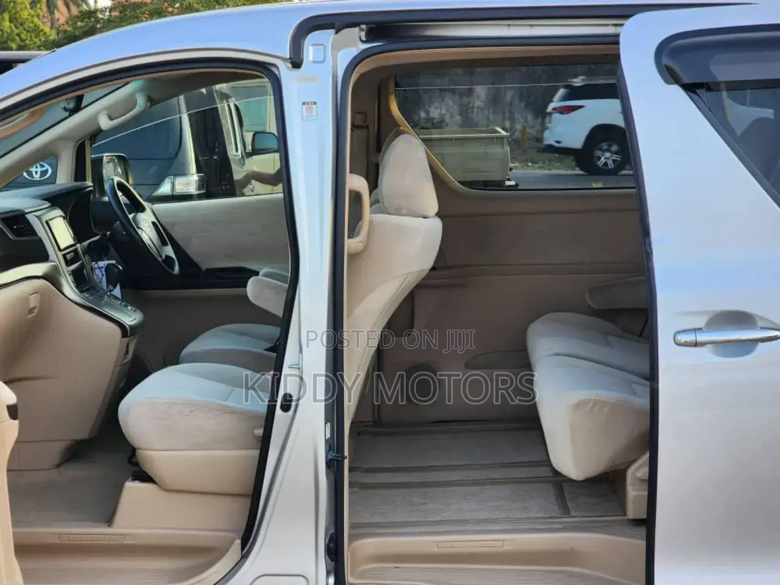 Toyota Vellfire 2010 Silver