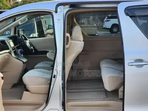 Toyota Vellfire 2010 Silver