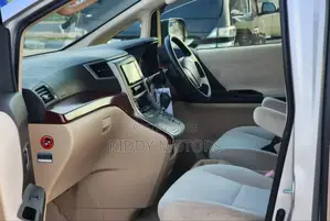 Toyota Vellfire 2010 Silver