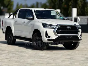 Toyota Hilux 2023 White