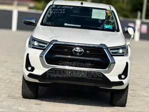 Toyota Hilux 2023 White