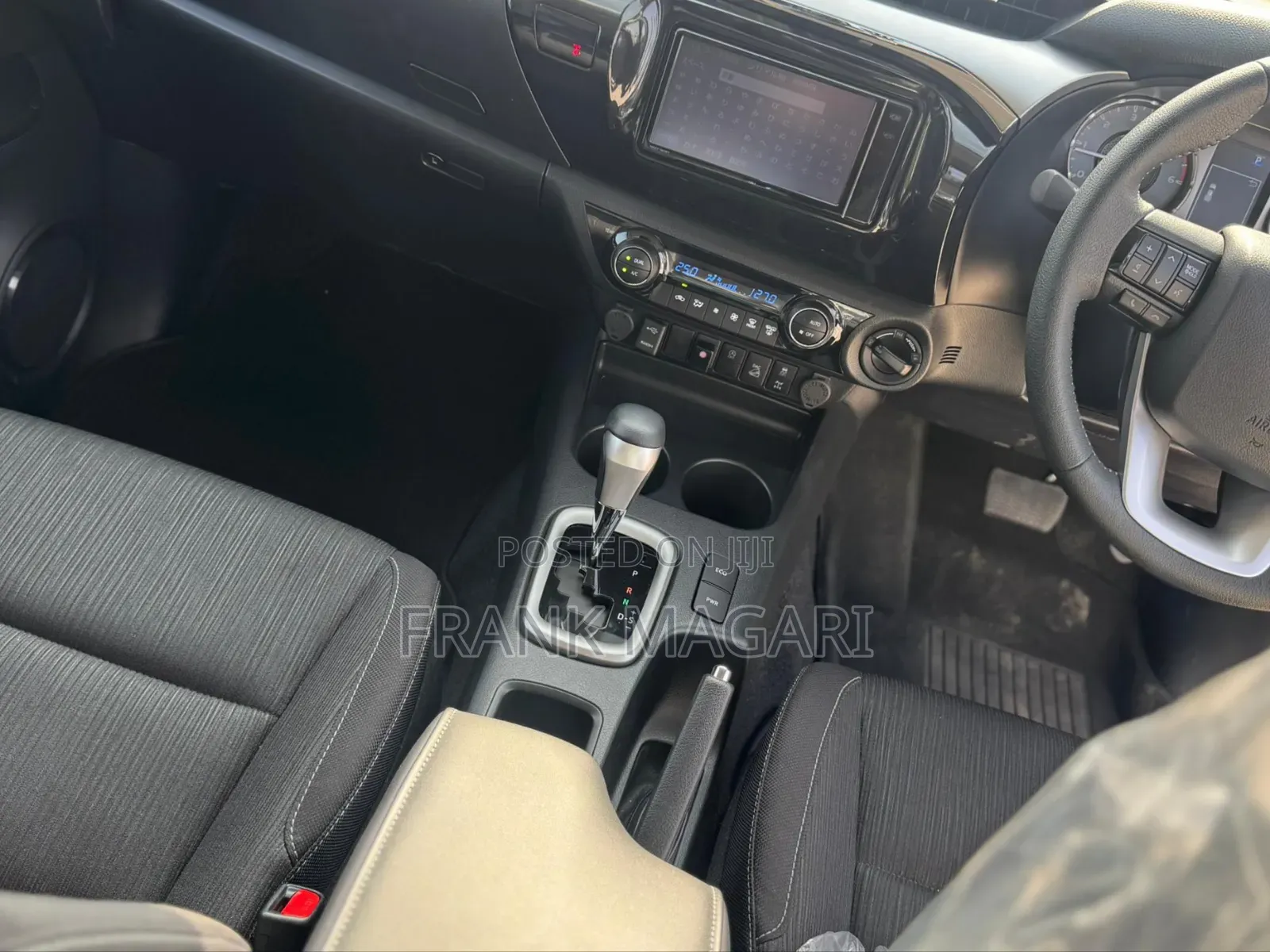 Toyota Hilux 2023 White