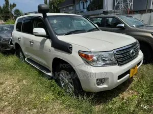 Toyota Land Cruiser 2010 White