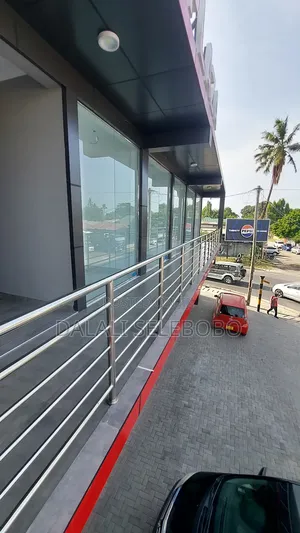 Frem Nzuri Sana It Look at Tarmac