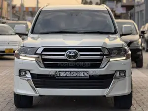 Toyota Land Cruiser 4.5 V8 VXR 2019 White