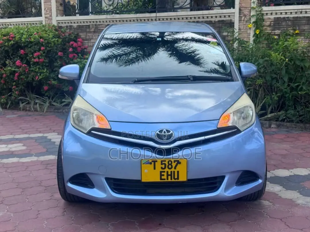 Toyota Ractis 2012 Blue