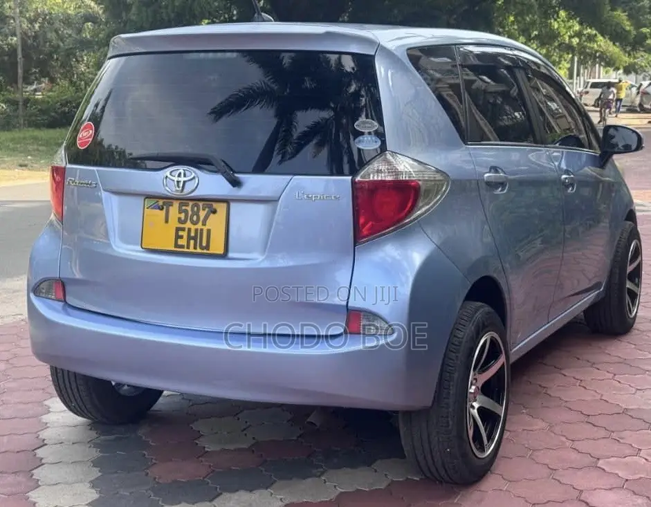 Toyota Ractis 2012 Blue