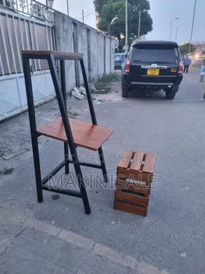 Meza Ya Kusomea Na Ndogo Ya Wastani