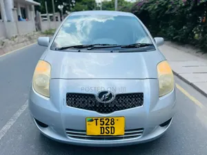 Toyota Vitz 2006 Silver