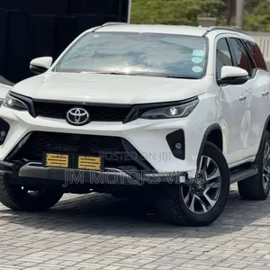 Toyota Fortuner 2023 Pearl
