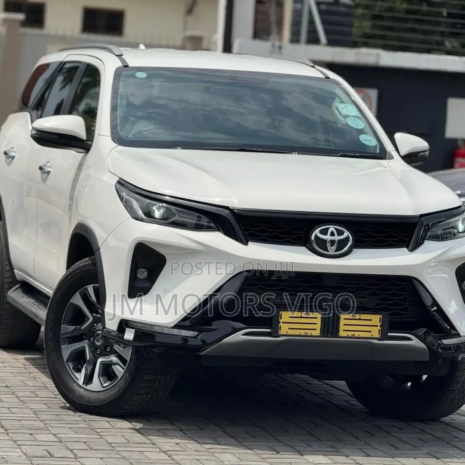 Toyota Fortuner 2023 Pearl