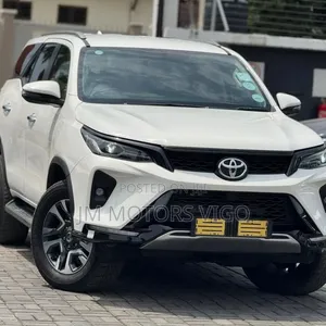 Toyota Fortuner 2023 Pearl