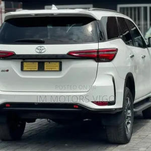 Toyota Fortuner 2023 Pearl