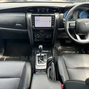 Toyota Fortuner 2023 Pearl