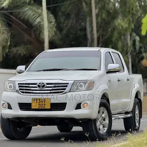 Toyota Hilux 2014 White