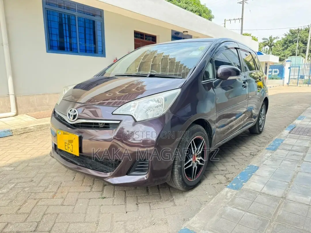 Toyota Ractis 2012 Black