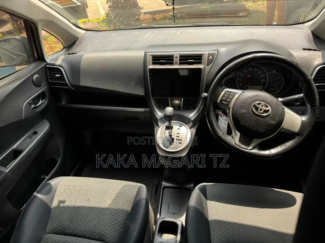 Toyota Ractis 2012 Black