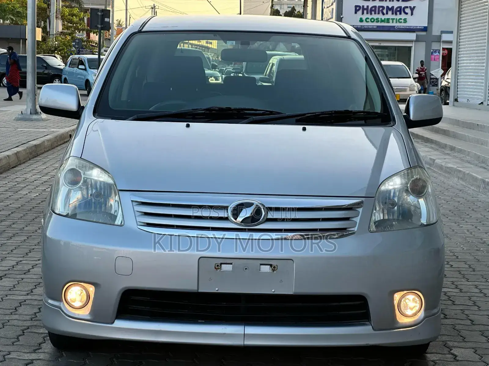 Toyota Raum 2006 Silver